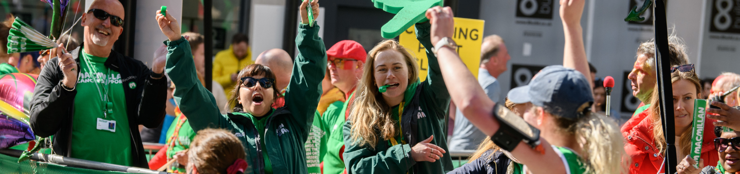 Macmillan supporters at London Landmarks half marathon cheering on runners