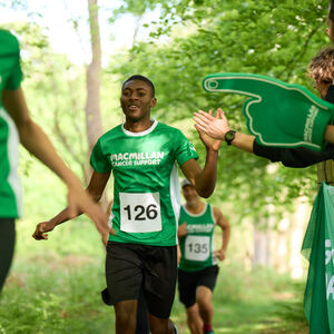 Macmillan trail runners being supported by Team Macmillan